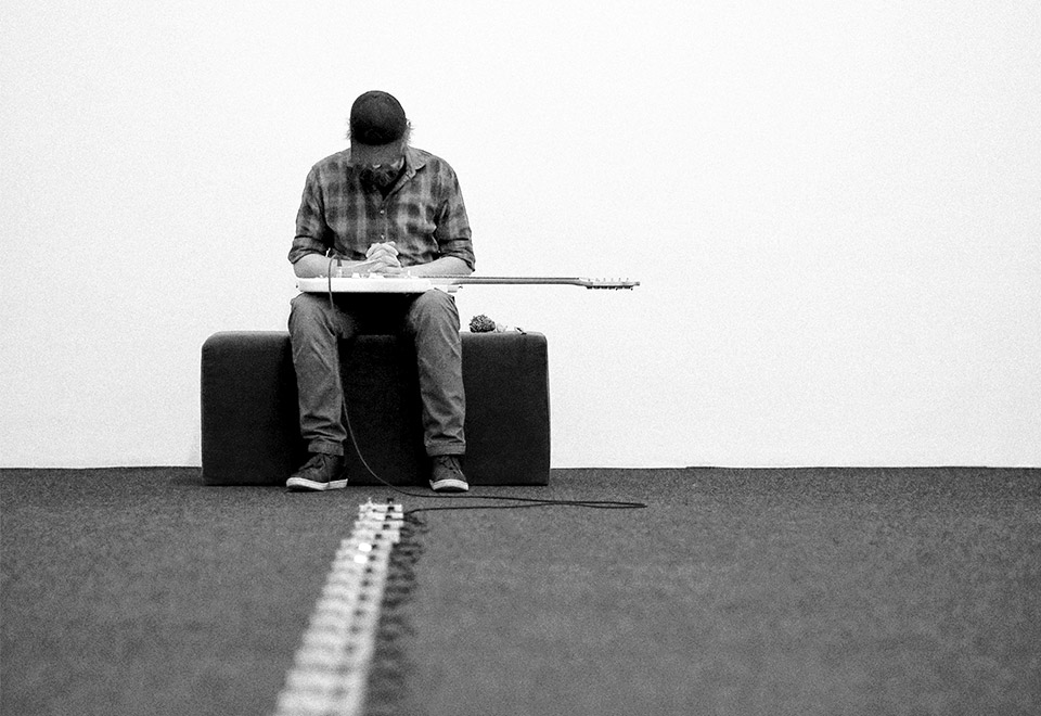 Hugo Roussel : Musique pour 30 pédales (installation sonore performative)